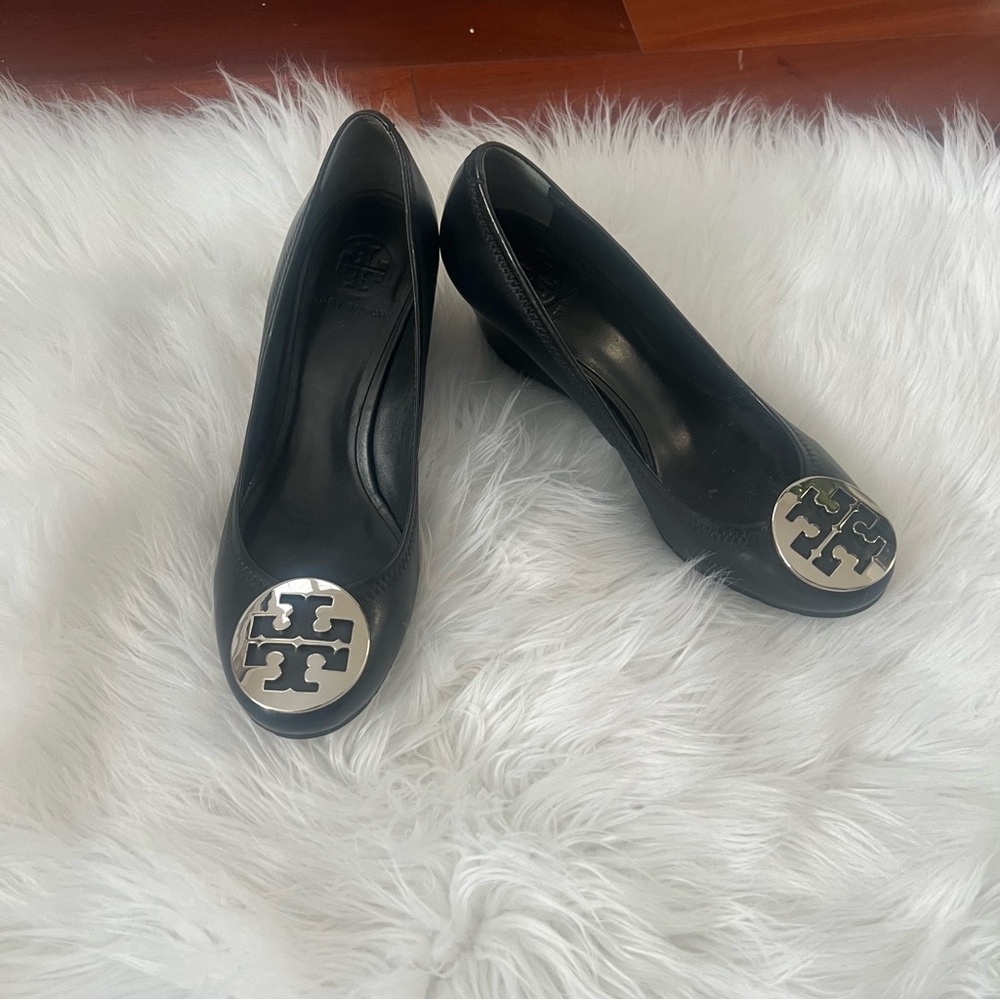 Tory Burch Sally Wedge Black and Silver Heels with Metallic Emblem - Picture 4 of 13